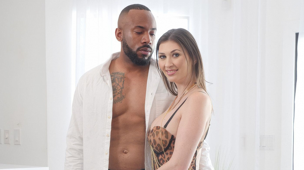 She's A Player – Angelina Diamanti, Jovan Jordan