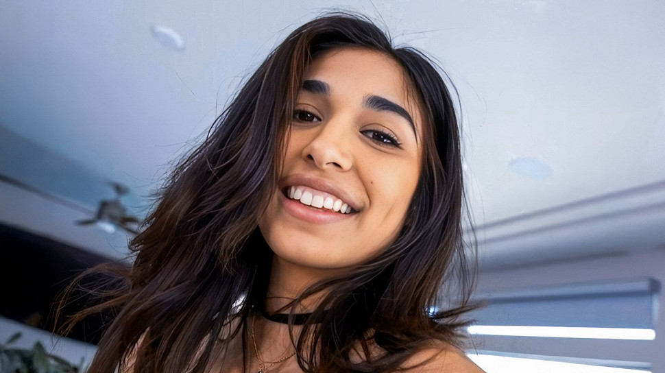 Shiny Latina – Reina Rae on Exotic4k